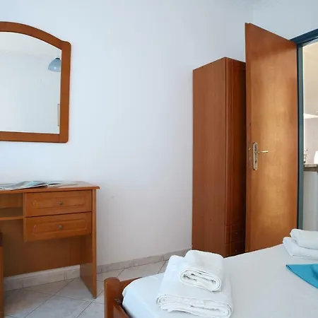 Theocharis Bros - Áyios Nikítas